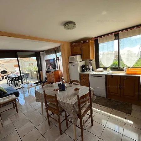 4 Personnes Avec Terrasse A 900m De La - Fr-1-619-157 *